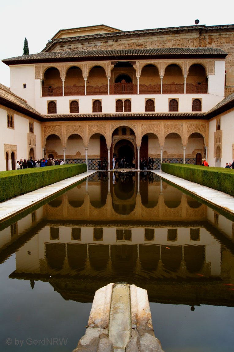 Court of Myrtles, Royal Complex, Alhambra, Granada, Spain - Myrtenhof, Nasridenpaläste, Alhambra, Andalusien, Spanien