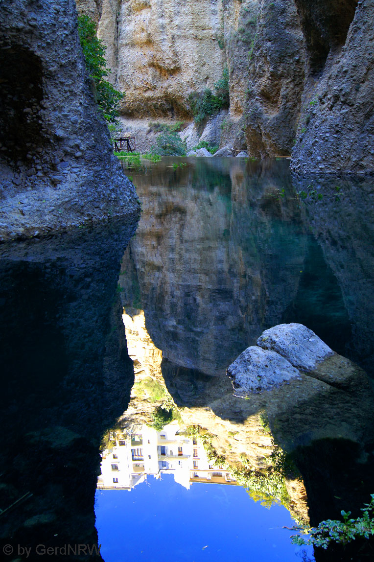 View from the ground of El Tajo Gorge, Casa del Rey Moro, Ronda, Spain - Blick vom Grund der El Tajo Schlucht, Casa del Rey Moro, Ronda, Spanien