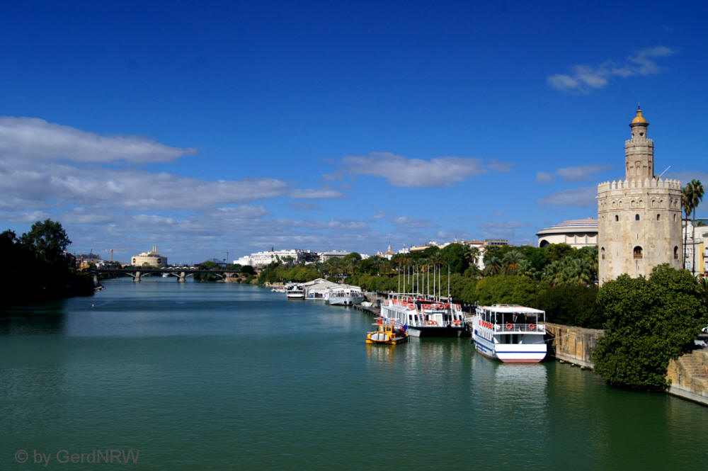Torre del Oro at Canal de Alfonso XIII., Sevilla, Spain - Torre del Oro am Canal de Alfonso XIII., Sevilla, Spanien