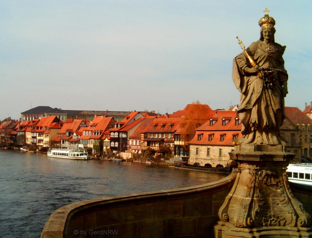 View from "Untere Brücke" towards Old Town, Bamberg, Germany - Blick von der "Unteren Brücke" auf die Altstadt, Bamberg, Deutschland