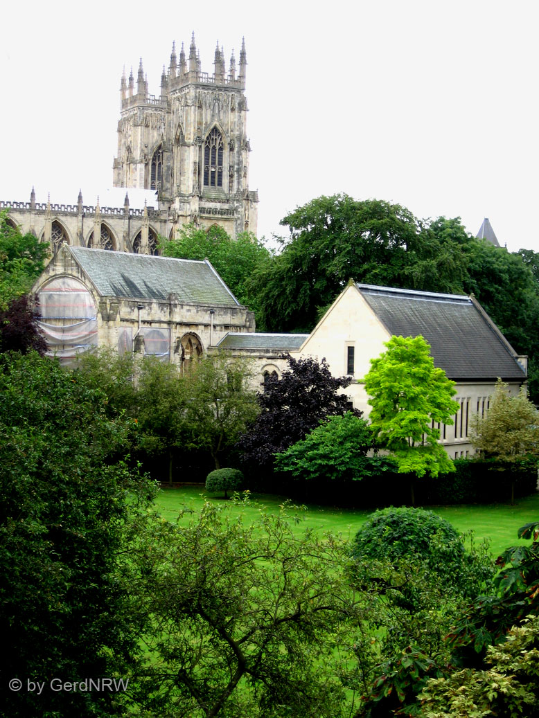 York Minster seen from the City Walls over Dean´s Park, York, Yorkshire, UK 