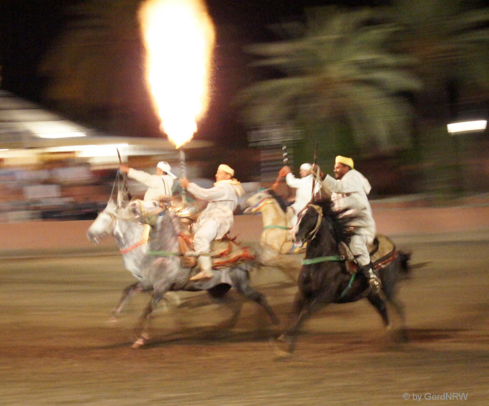 Fantasia in Restaurant Chez Ali, Marrakesh, Morocco - Fantasia im Restaurant Chez Ali, Marrakesch, Marokko