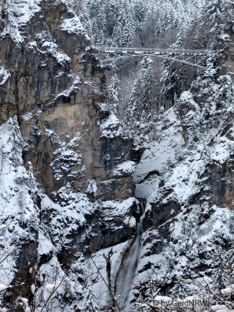Marie´s Bridge from New Swanstone Castle, (Marienbrücke vom Schloss Neuschwanstein), Fuessen, Germany