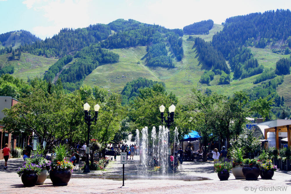 Aspen Mill St and Aspen Mountain Ski Area, Colorado, USA