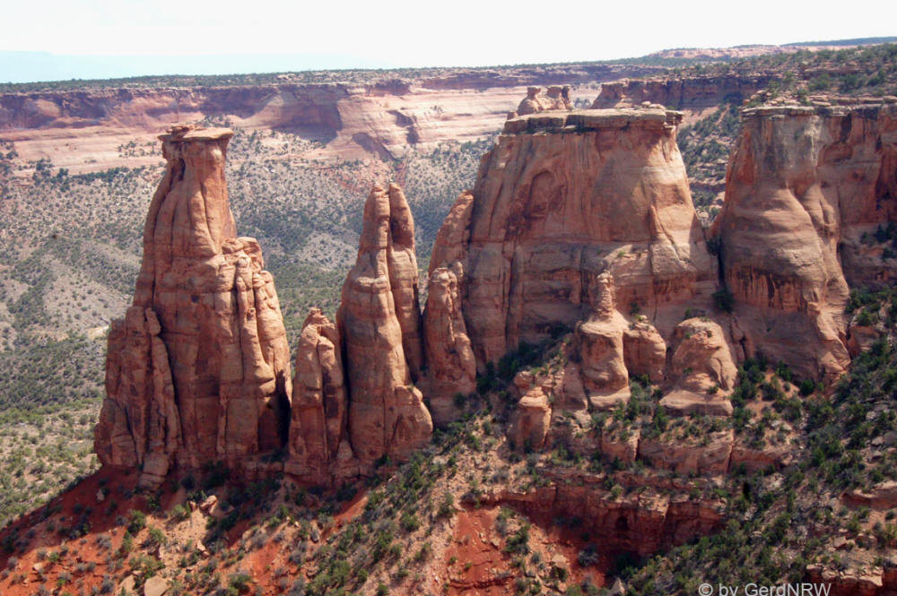 In the middle "Kissing couple" (Küssendes Päarchen), Monument Canyon, Colorado National Monument, Colorado, USA