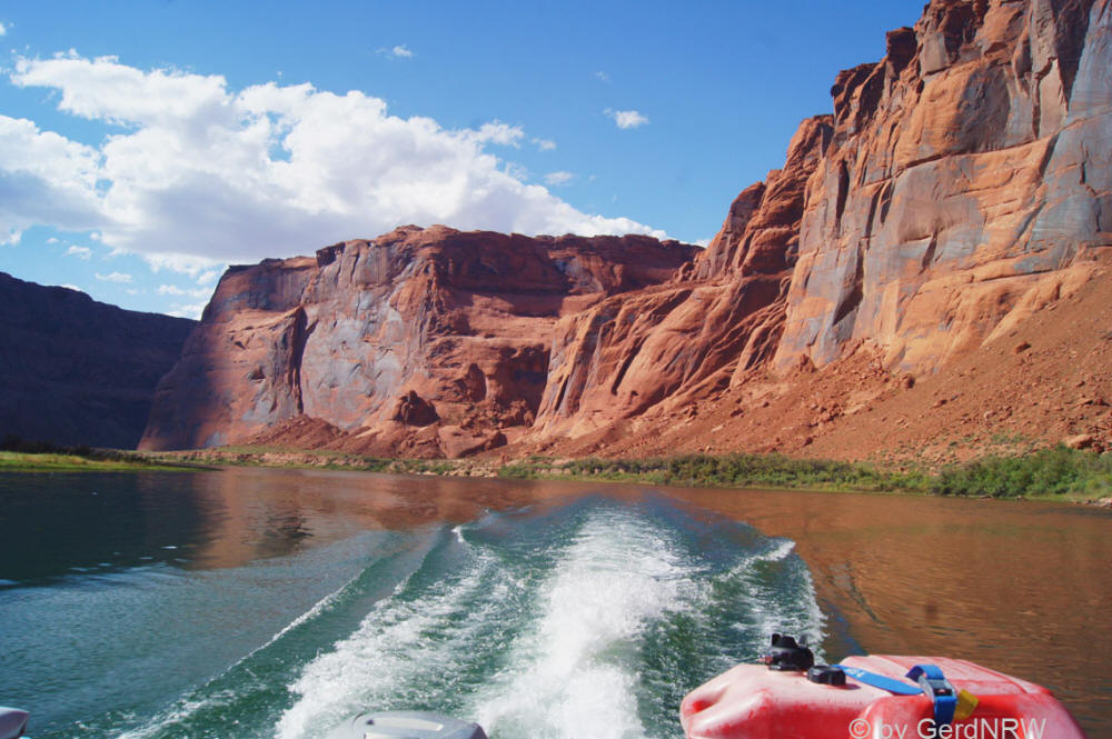 Colorado River Boat Trip, Horseshoe Bend Cliffs, Glen Canyon, near Page, Arizona, USA
