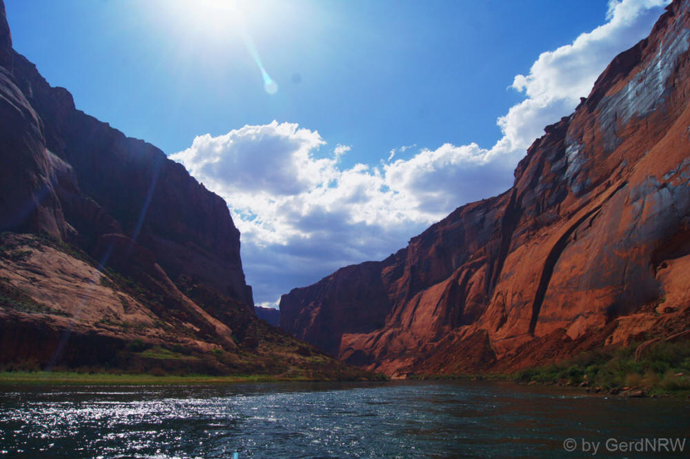 Colorado River Boat Trip, Horseshoe Bend Cliffs, Glen Canyon, near Page, Arizona, USA
