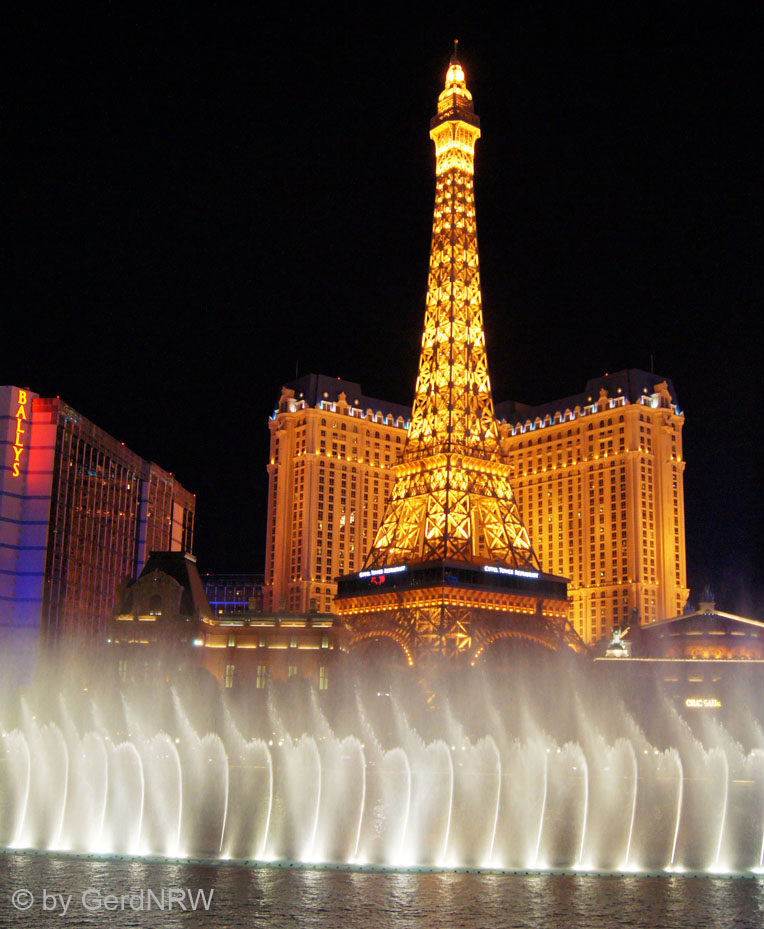 Eiffeltower at Paris Hotel from Bellaggio, The Strip, Las Vegas, Nevada, USA