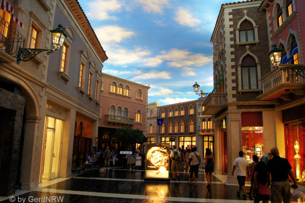 Inside the Venetian (the Sky is artifical) - Im Innern des Venetian (Der Himmel ist künstlich), The Strip, Las Vegas, Nevada, USA