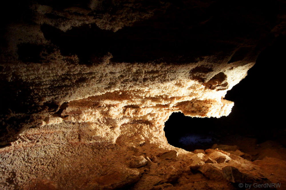 Frostwork "Popcorn", Wind Cave National Park, South Dakota - USA